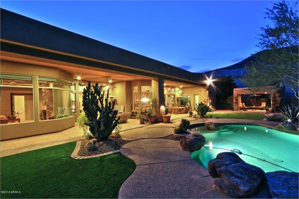 Luxury Homes in Scottsdale Arizona - BE SURROUNDED BY ELEGANCE AND BEAUTY photo-1