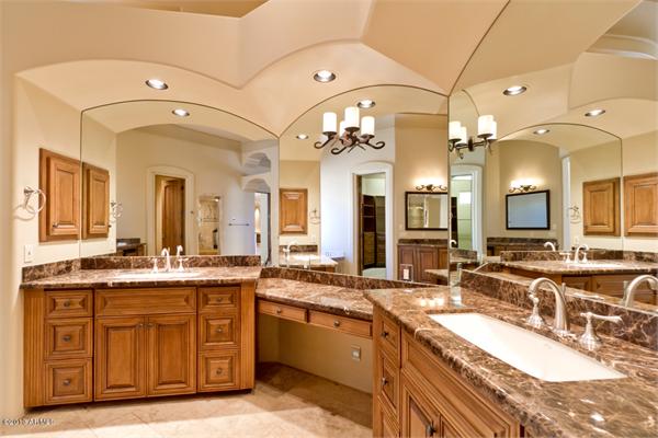 Luxury Homes in Scottsdale Arizona - INCREDIBLE PANORAMIC VIEWS photo-17