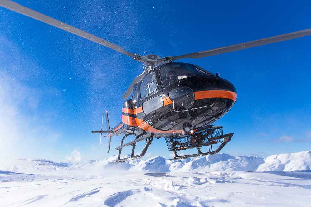 Esta increíble excursión en helicóptero te lleva a recorrer los glaciares de Canadá en kayak