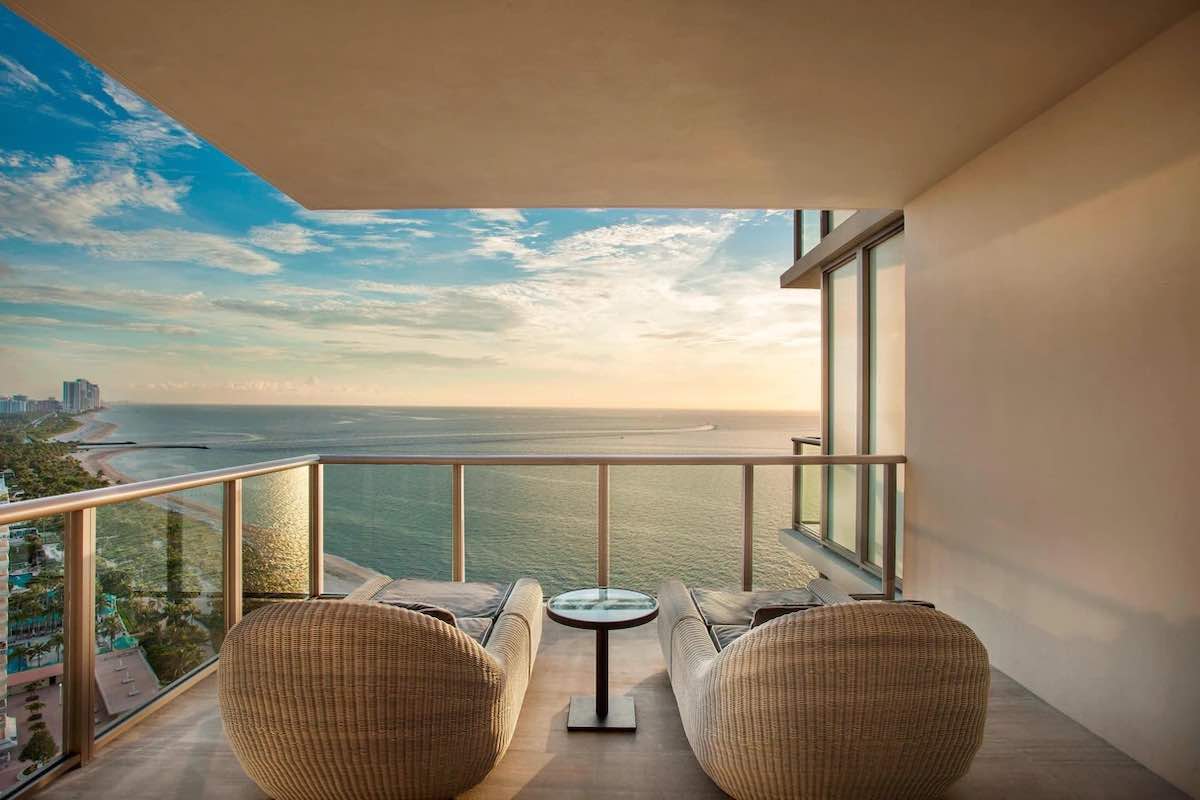 St. Regis Bal Harbour and St. Regis Spa awarded five stars by Forbes Travel Guide's 2022 Star Awards