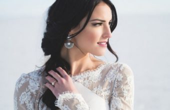 18 Gorgeous Winter Wedding Dresses and Accessories