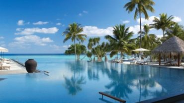 5 Best Wellness Retreats - The pool of the Four Seasons Maldives Landaa Giraavaru Resort
