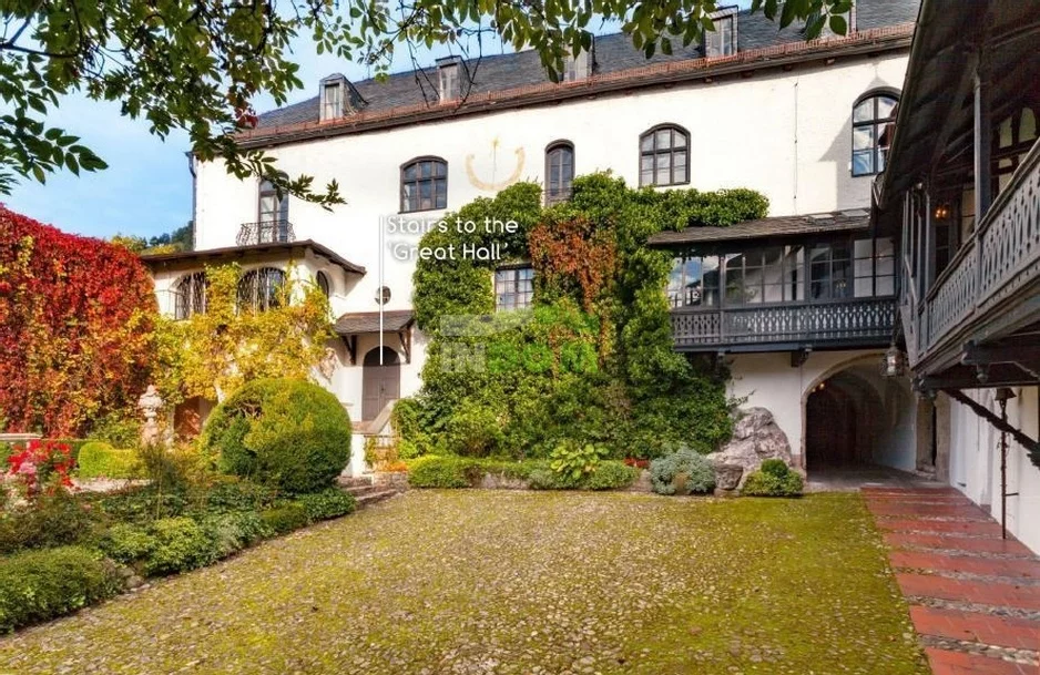Bavaria castle for sale - courtyard