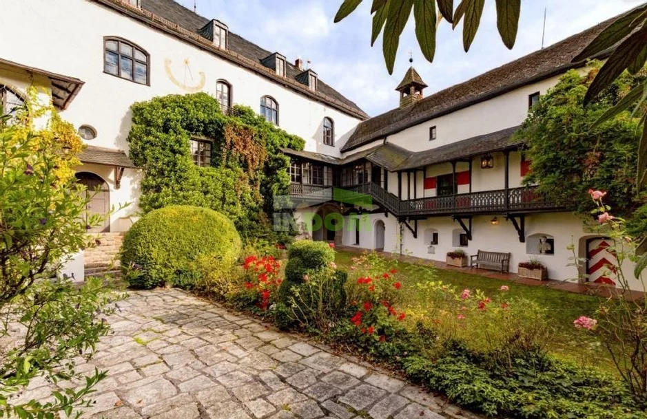 Bavaria castle for sale - castle interior courtyard